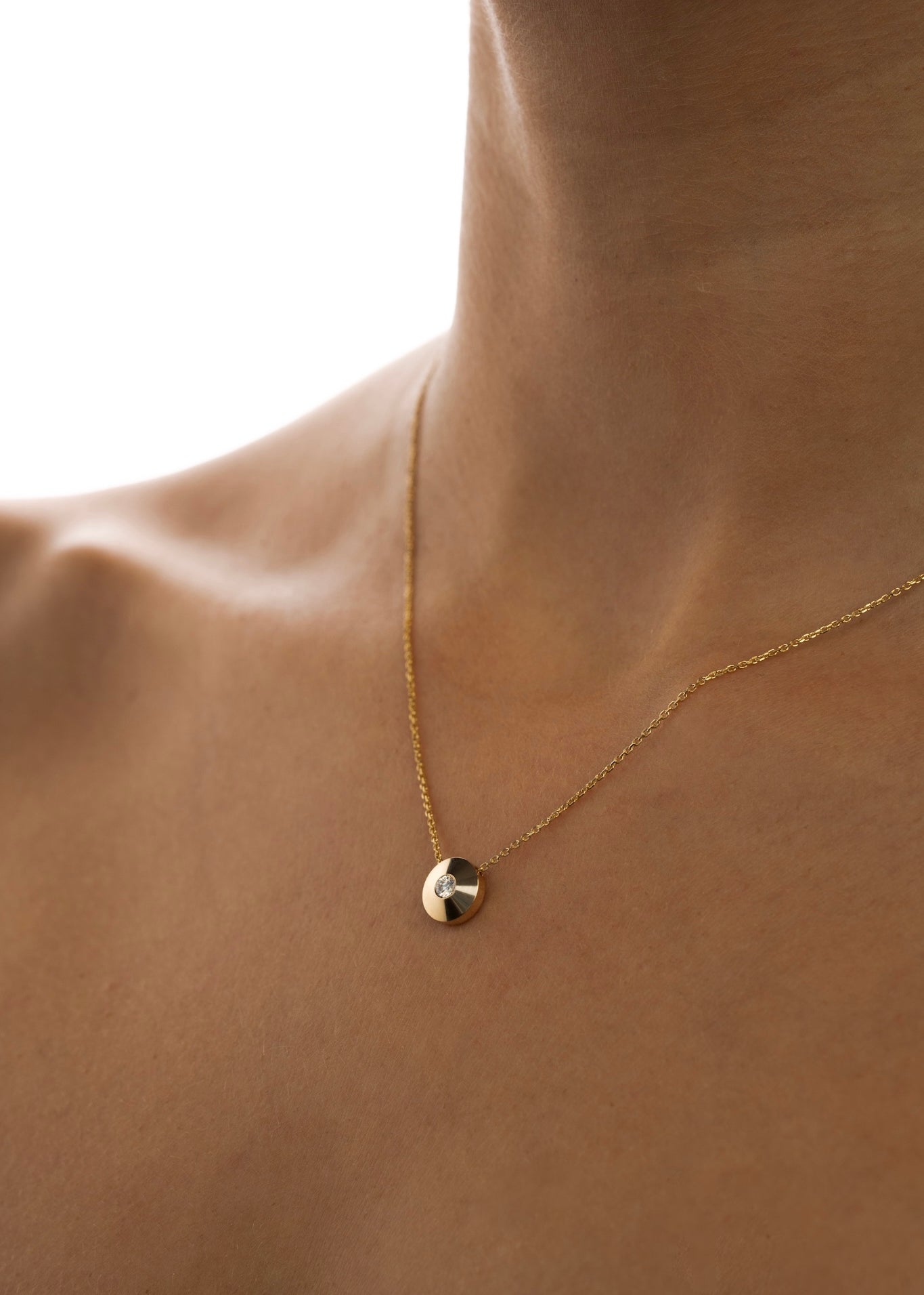 pakabukas su deimantu