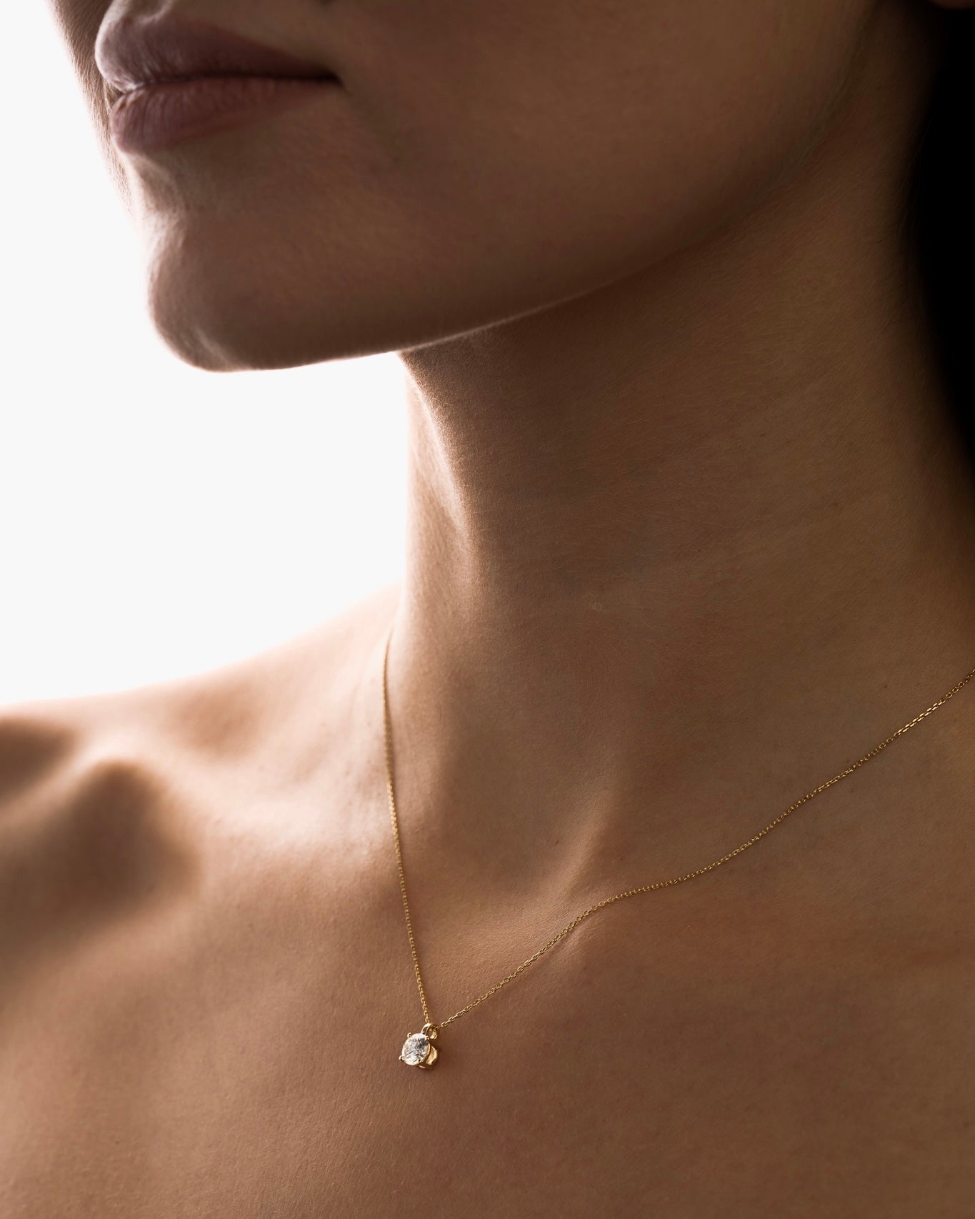 auksinis pakabukas su 0,5 ct naturaliu deimantu 