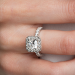 ziedas su kvadratiniu deimantu