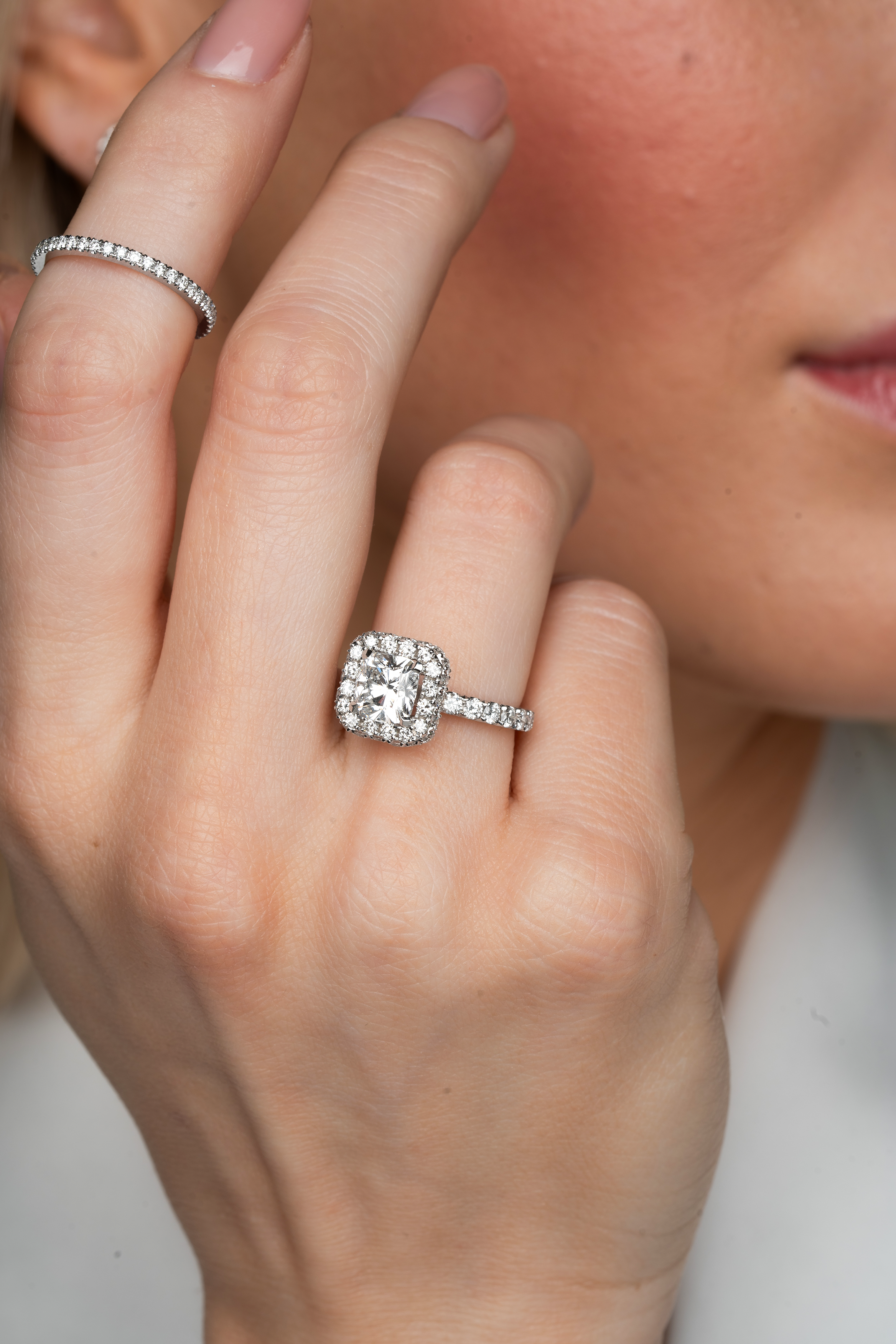 ziedas su kvadratiniu deimantu