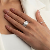 halo stiliaus ziedas su deimantais