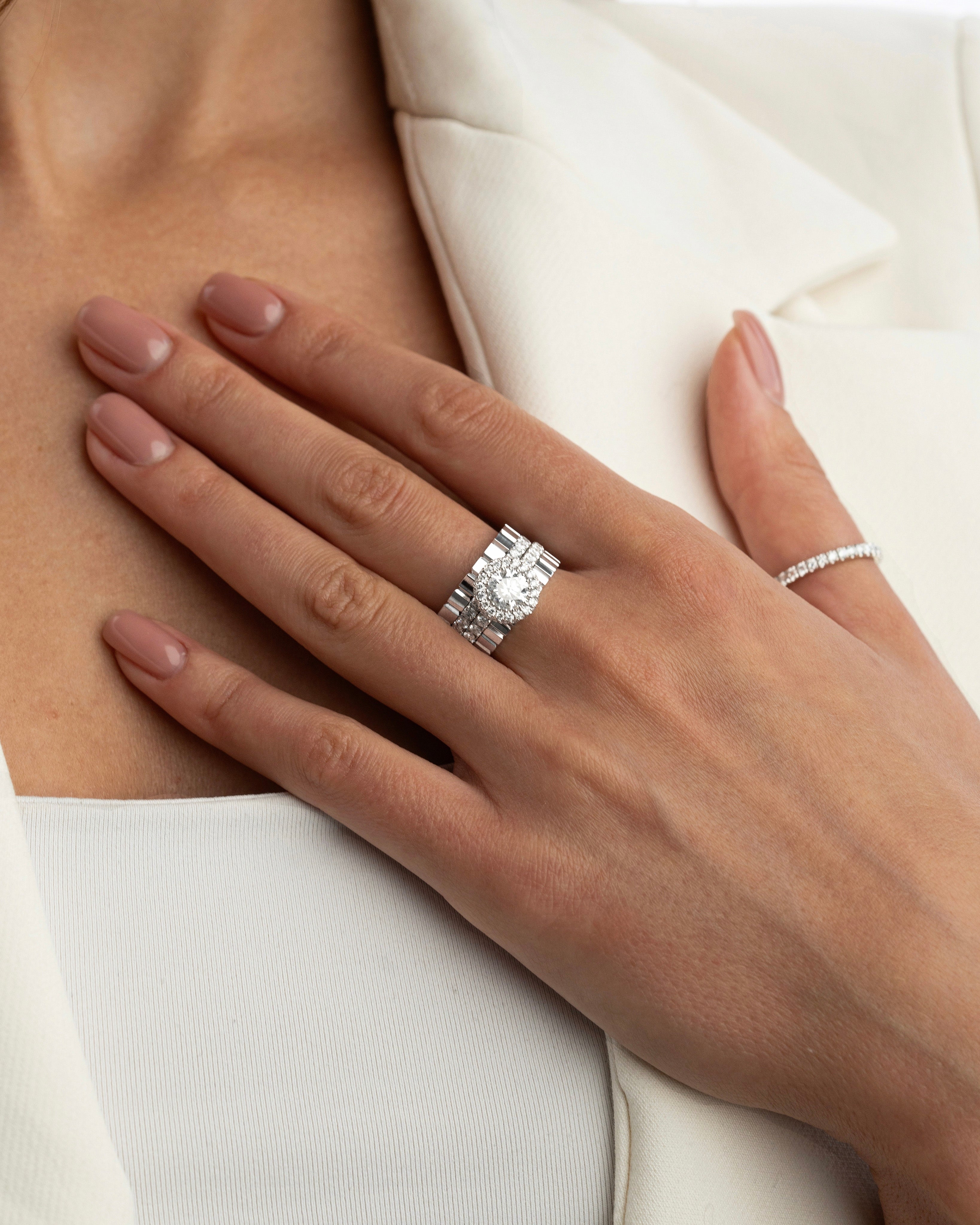 halo stiliaus ziedas su deimantais